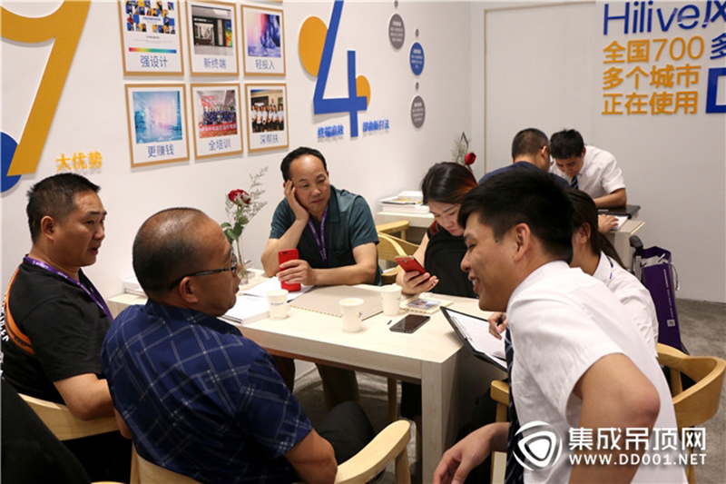 海創(chuàng)嘉興展展廳.jpg 海創(chuàng)嘉興集成吊頂展.jpg